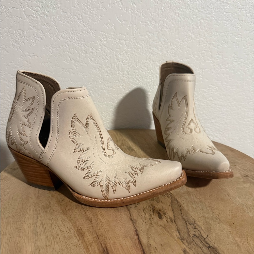 Ariat Cream Western Ankle Booties